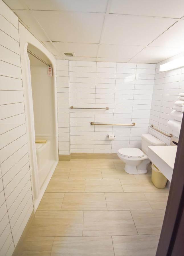 Canad Inns Destination Centre Club Regent Casino Hotel Виннипег Экстерьер фото