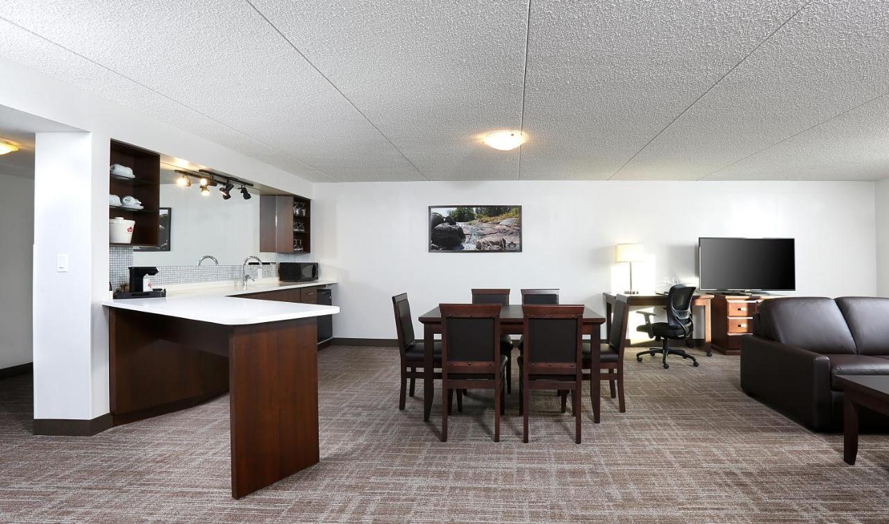 Canad Inns Destination Centre Club Regent Casino Hotel Виннипег Экстерьер фото