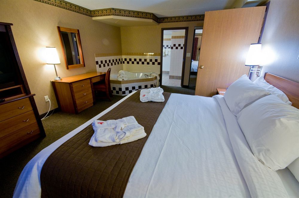 Canad Inns Destination Centre Club Regent Casino Hotel Виннипег Экстерьер фото