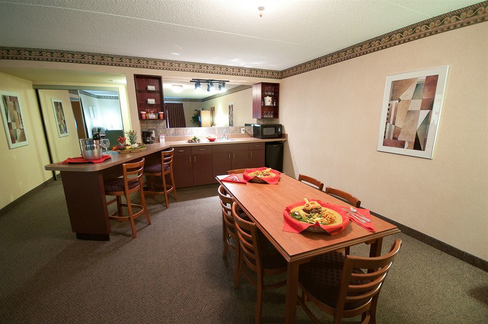 Canad Inns Destination Centre Club Regent Casino Hotel Виннипег Экстерьер фото