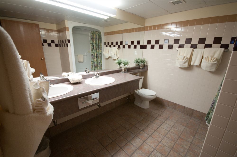 Canad Inns Destination Centre Club Regent Casino Hotel Виннипег Экстерьер фото