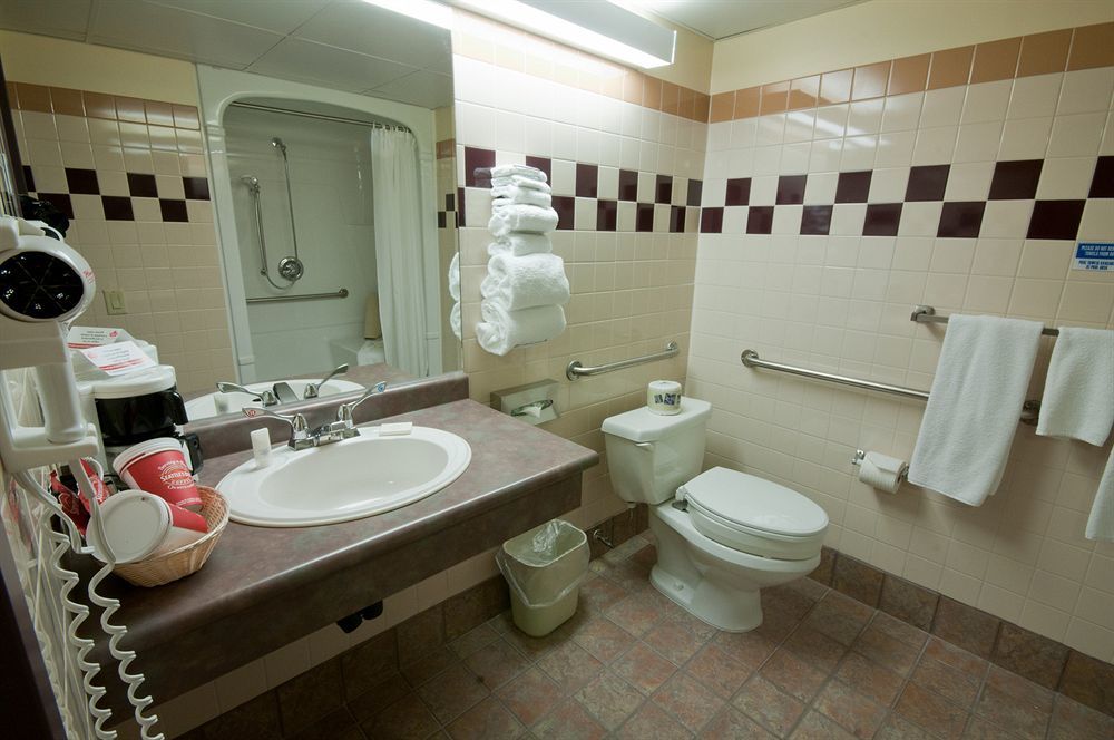 Canad Inns Destination Centre Club Regent Casino Hotel Виннипег Экстерьер фото