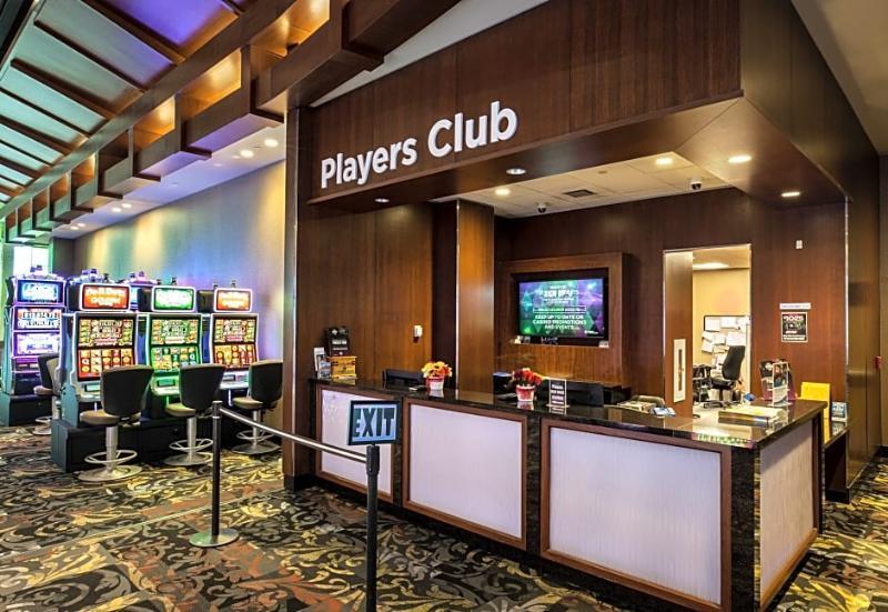Canad Inns Destination Centre Club Regent Casino Hotel Виннипег Экстерьер фото