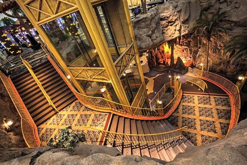 Canad Inns Destination Centre Club Regent Casino Hotel Виннипег Экстерьер фото